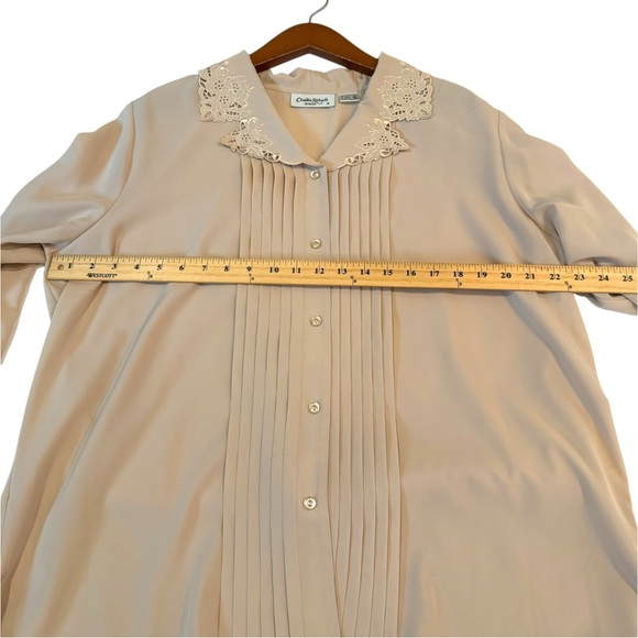 Vintage Cream Blouse with Intricate Collar - Picture 5 of 6